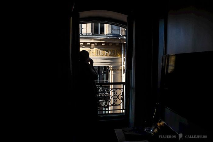 Primer café del día en la habitación del Hotel de Nell