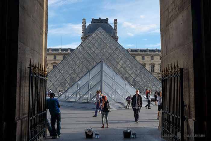 Pirámides del Louvre