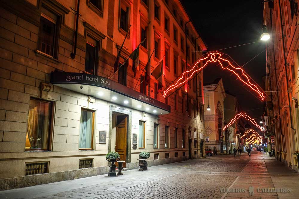 Calle de acceso al Grand Hotel Sitea