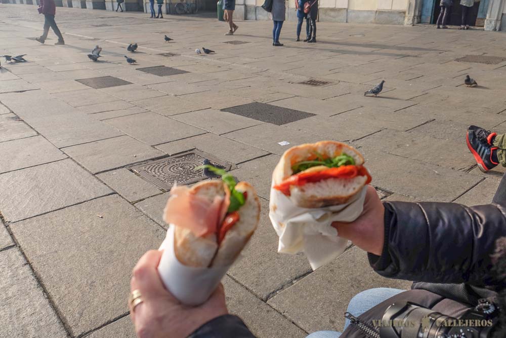Sandwich en Piazza Castello