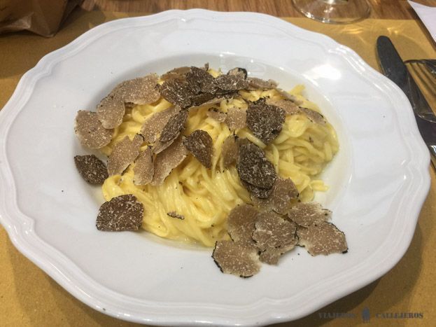 Pasta fresca con trufa negra. Eataly