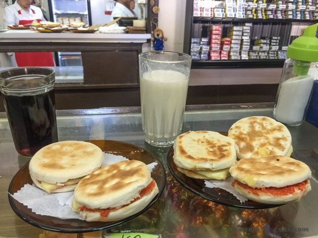 Comiendo en el Kiosko Roca en Punta Arenas