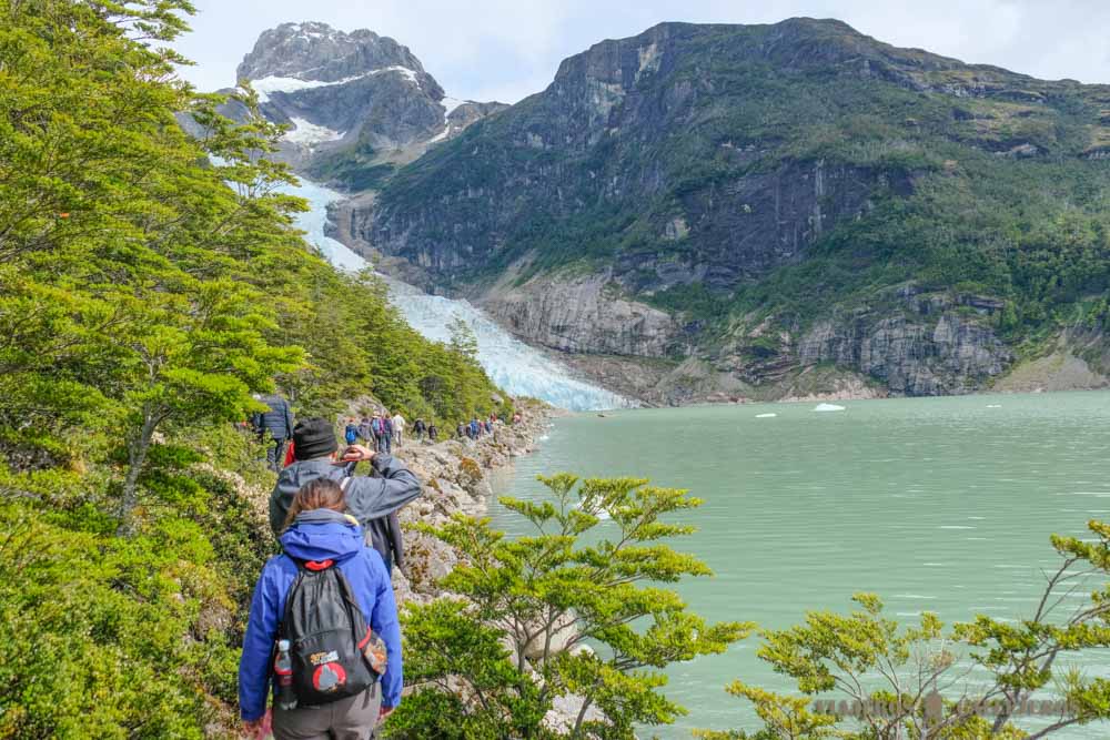 Caminata para llegar al Glaciar Serrano
