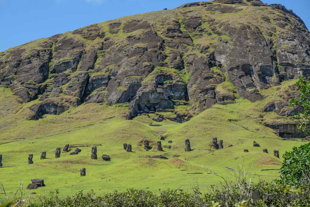 Vistas de los moáis en la Cantera Rano Raraku
