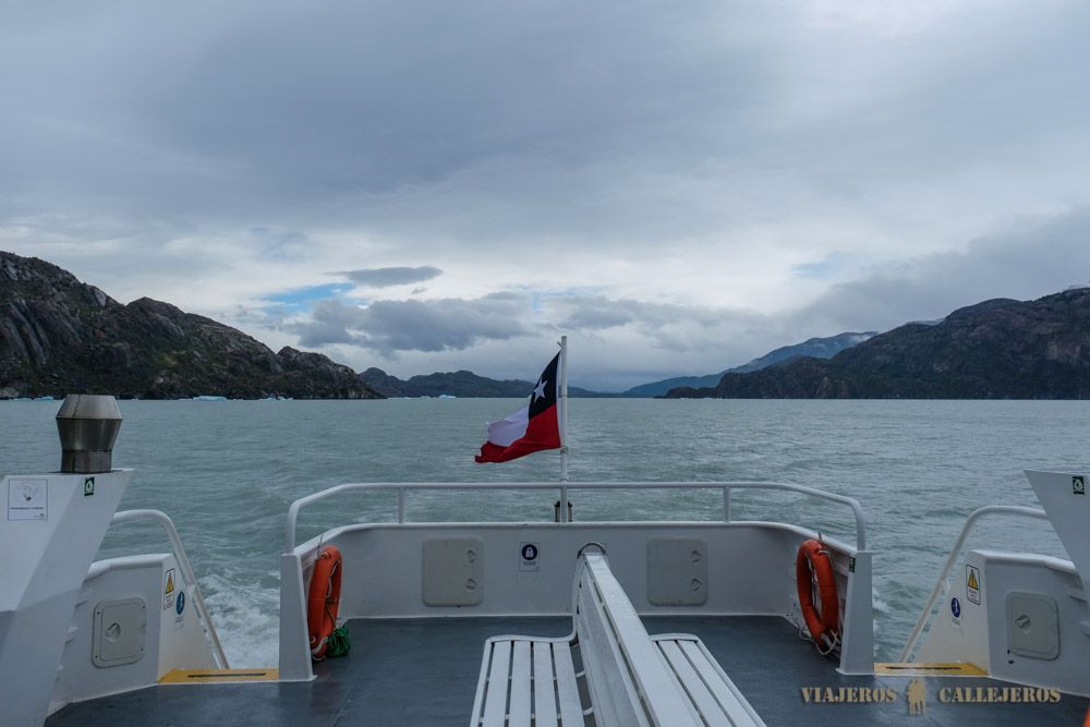Empieza la navegación por el Glaciar Grey