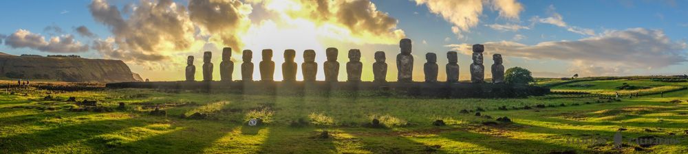 Panorámica amanecer en Ahu Tongariki