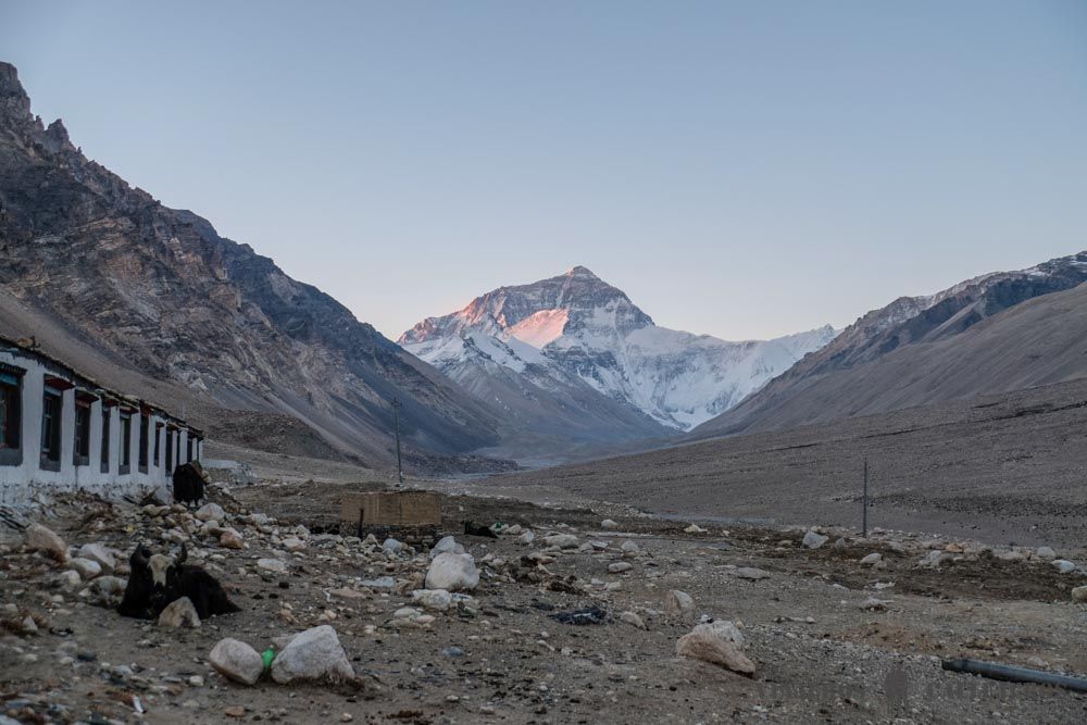Impresionante amanecer en el Everest