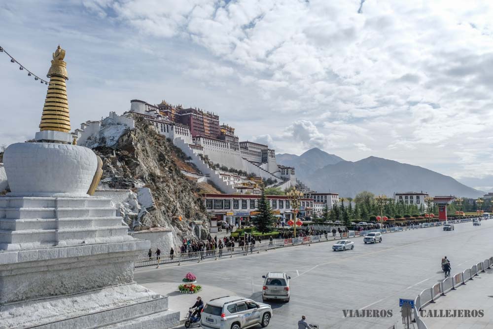 Carretera frente al Palacio de Potala. Que hacer en Lhasa