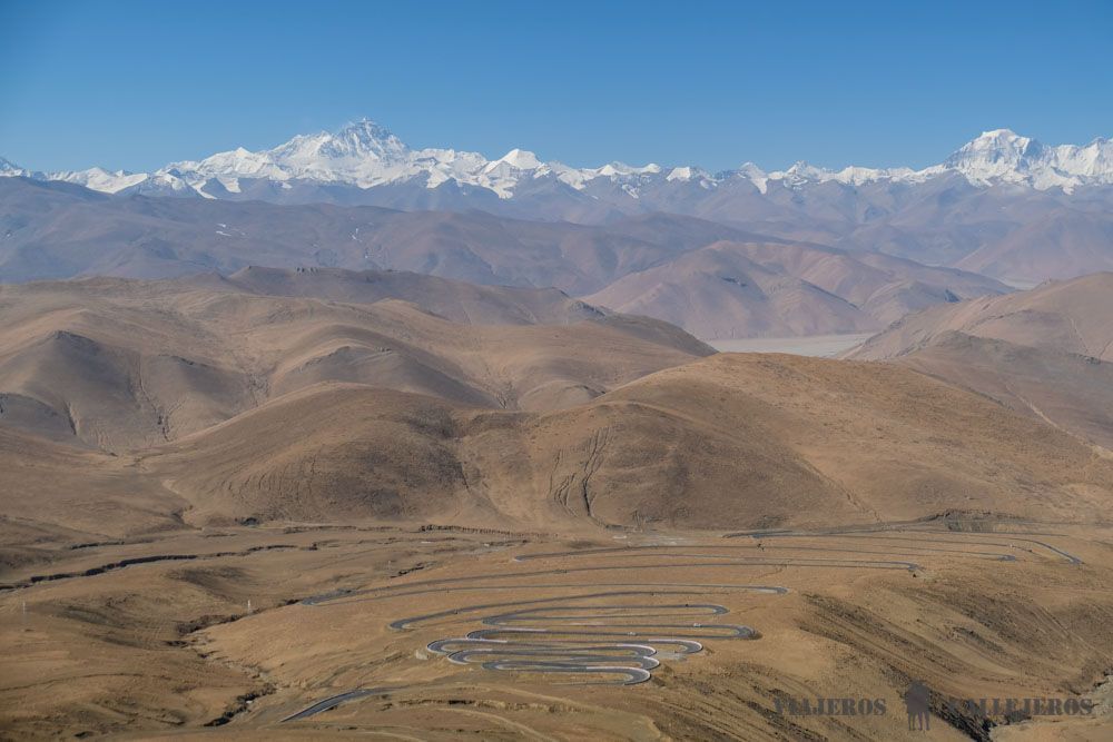 Carretera y curvas para llegar al Everest
