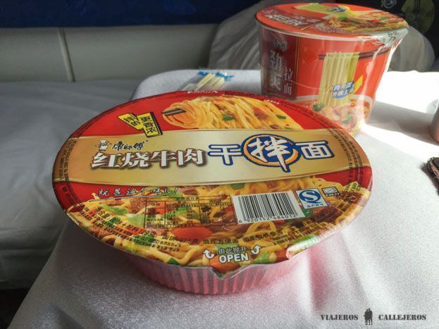 Llega el momento de la comida en el tren de Shanghái a Lhasa