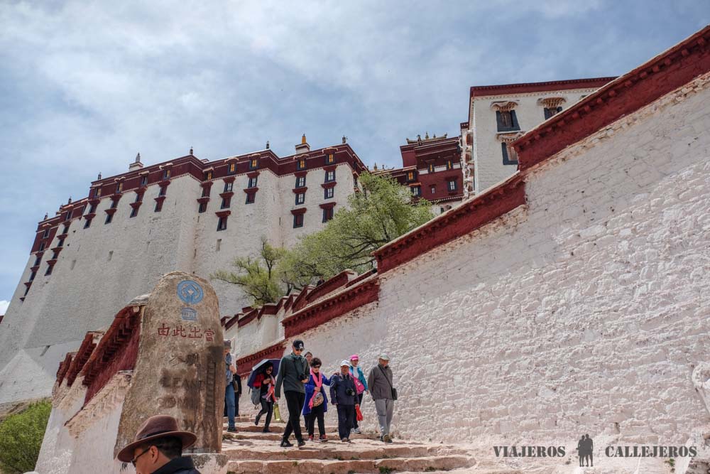 Abandonando el Palacio de Potala