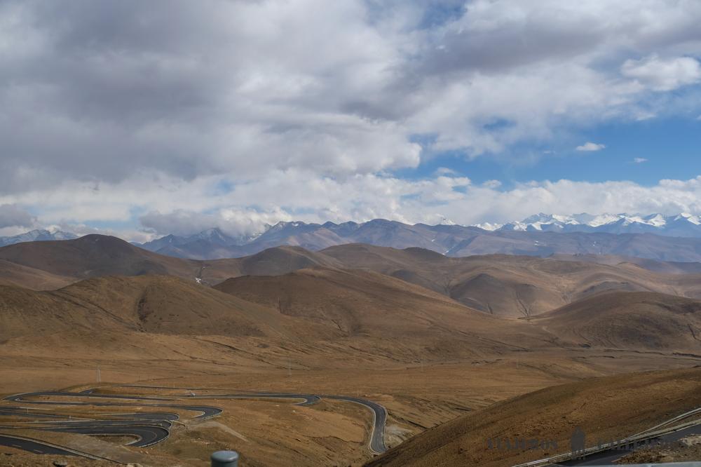 Carretera y curvas al Campamento Base del Everest