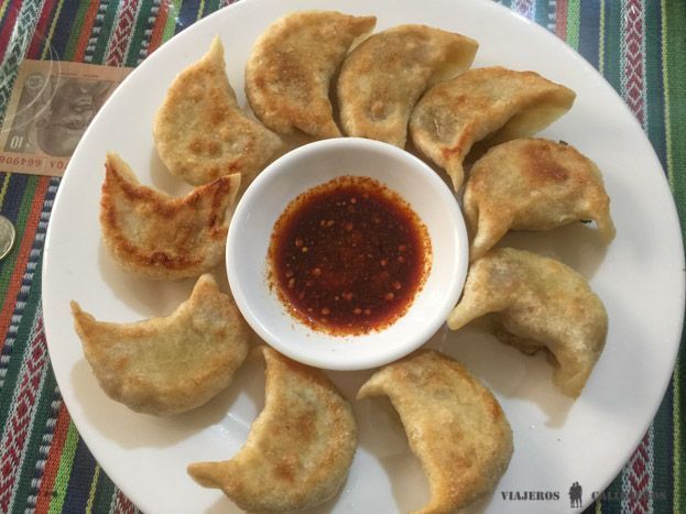 Momos de yak fritos en Tibetan Family Kitchen