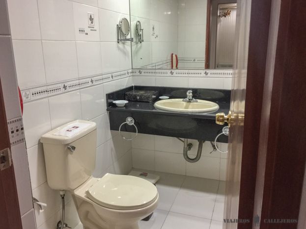 Baño habitación Tsedang Hotel