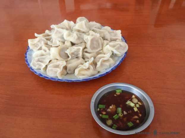 Comiendo en Tsedang