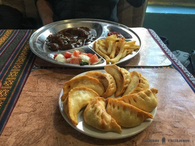 Comiendo en el restaurante Tashi I