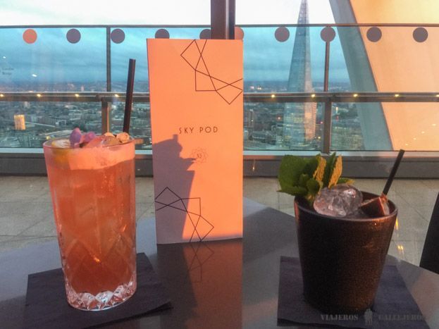 Cóctel al atardecer en el Sky Garden
