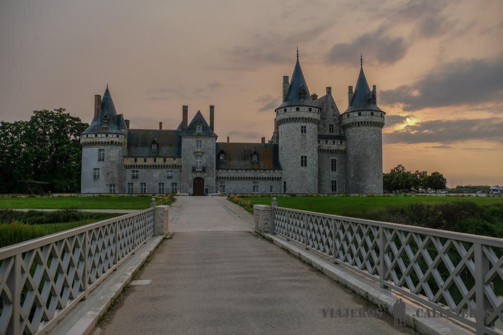 Atardecer en el Castillo de Sully-sur-Loire