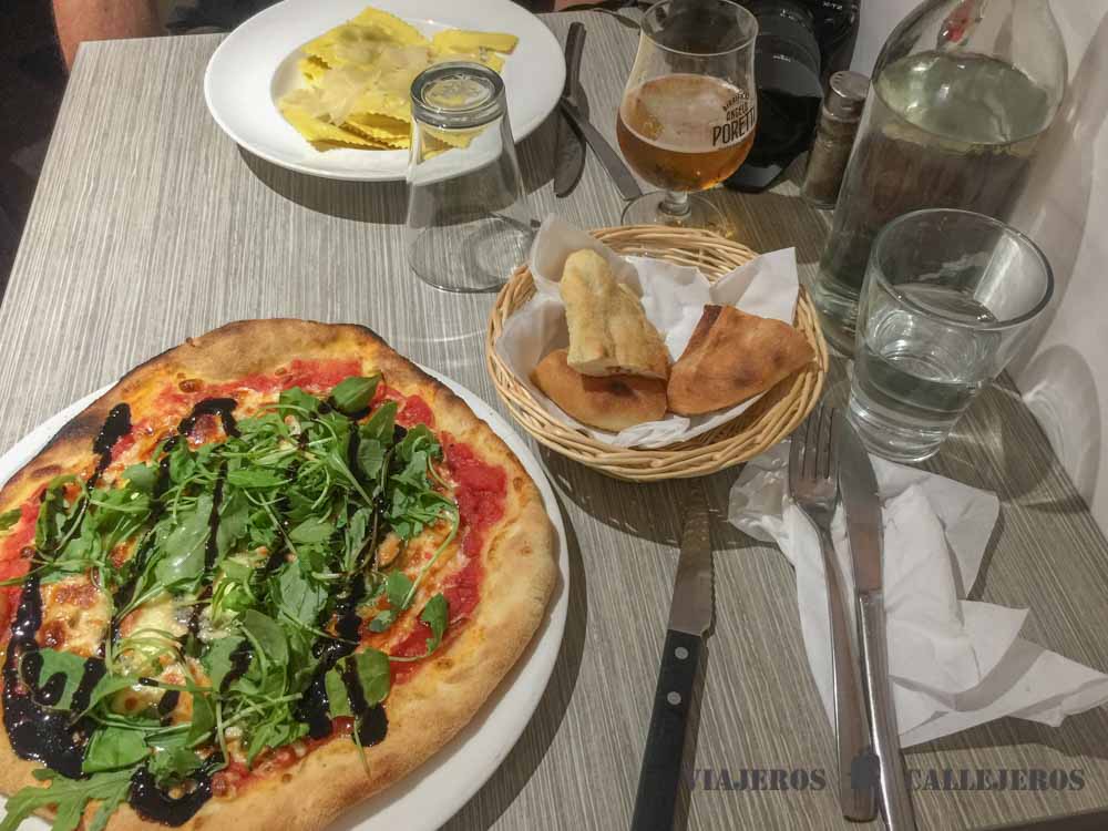 Comiendo en Les Savours de Italia