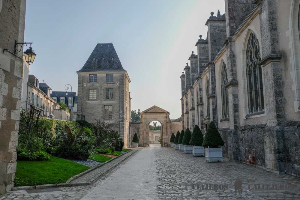 Entrada a los Jardins de l´Évêché
