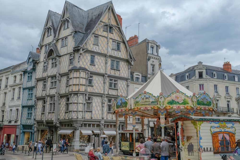 Place Ste-Croix. Maison d´Adam
