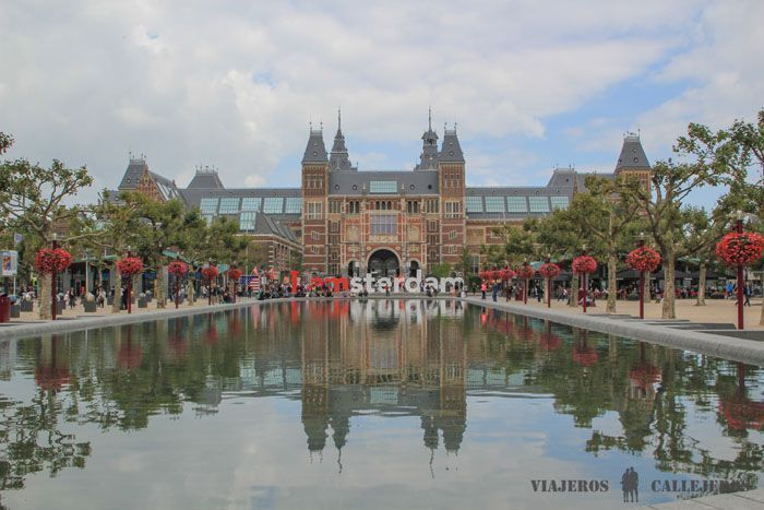 I amsterdam con el Rijksmuseum de fondo