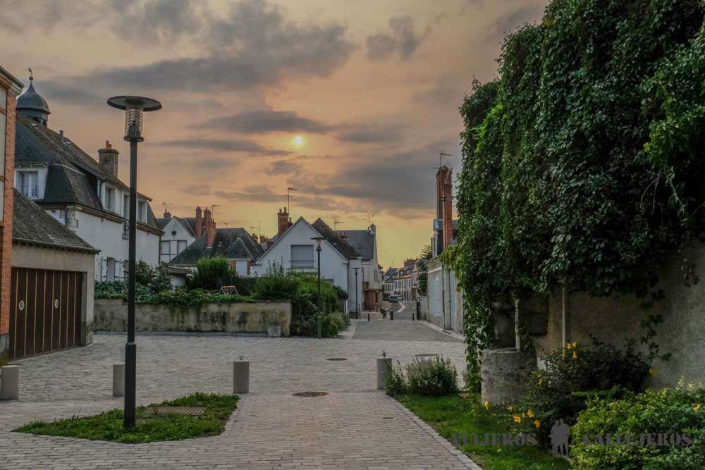 Empieza a atardecer en Sully-sur-Loire