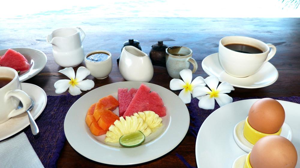 Desayuno en una villa Airbnb en Bali