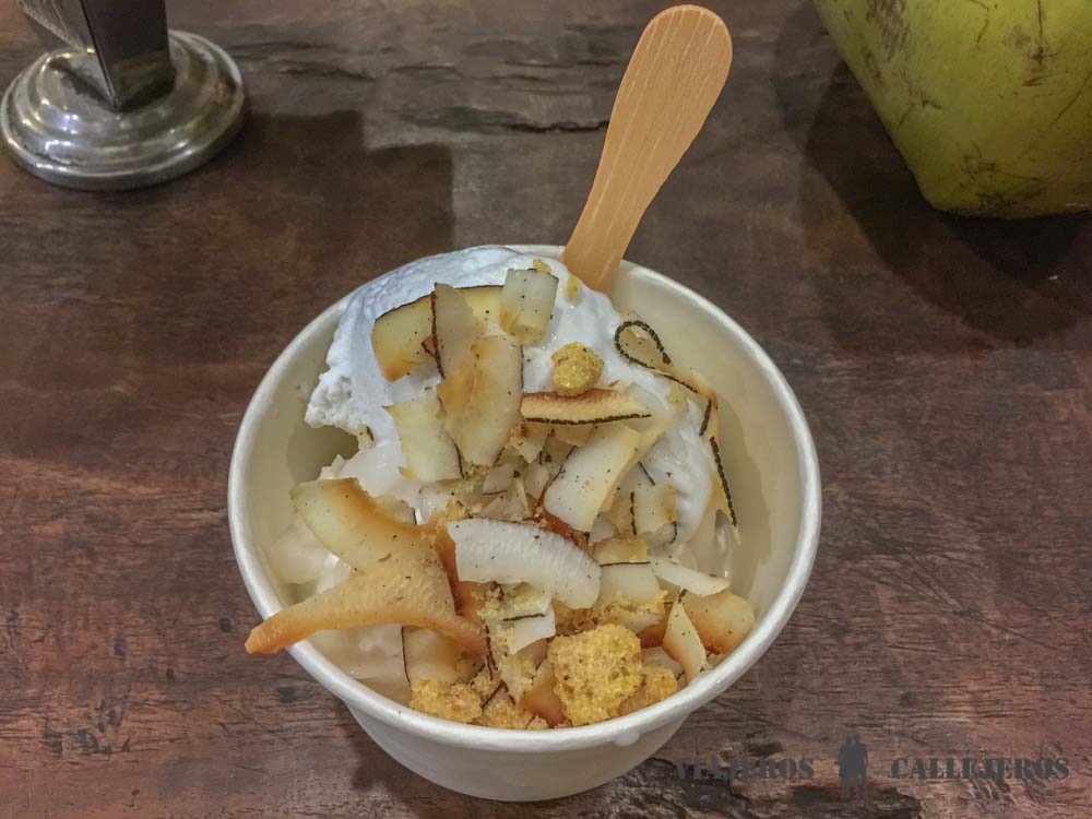 Helado de coco en Tukies Cafe