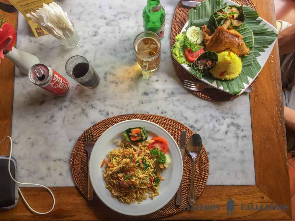 Comiendo en Murni´s Warung