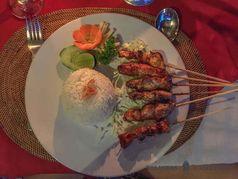 Sate Ayam. Café Wayan