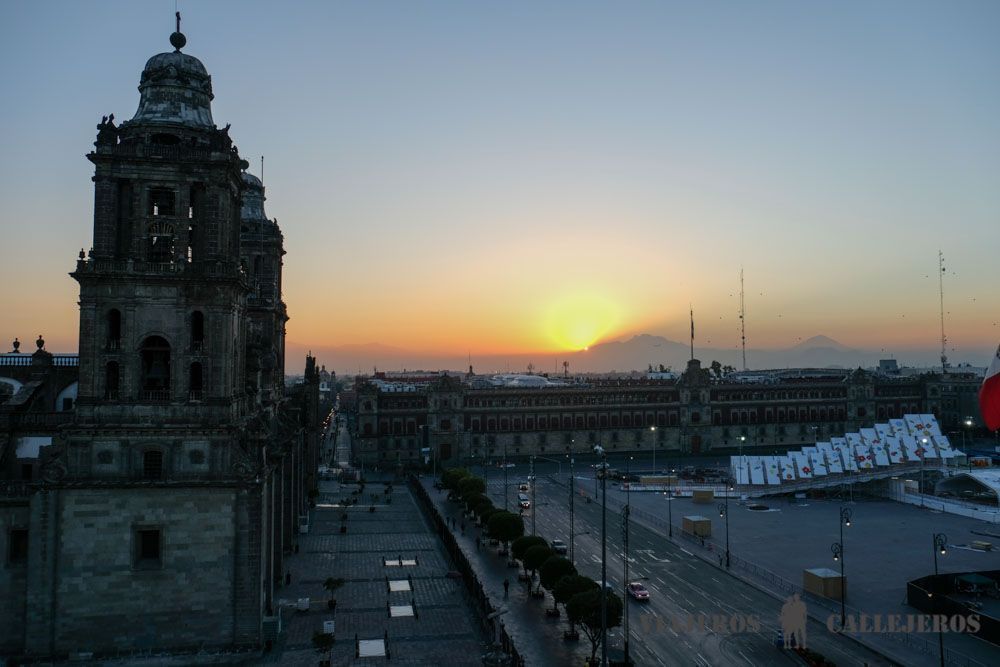 Amanece en el Zócalo
