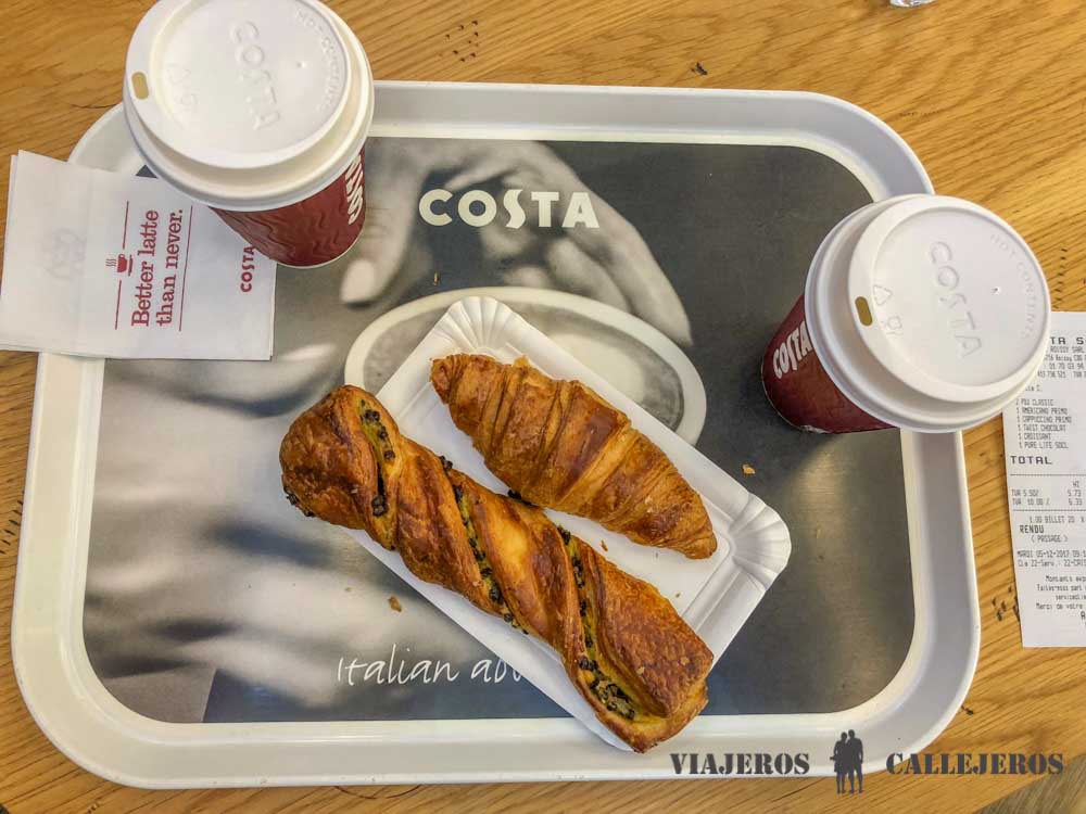 Desayuno rápido en el aeropuerto de París