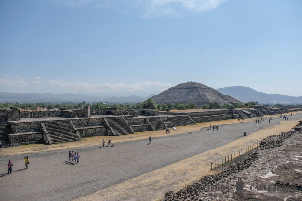 Otra perspectiva de la Calzada de los Muertos