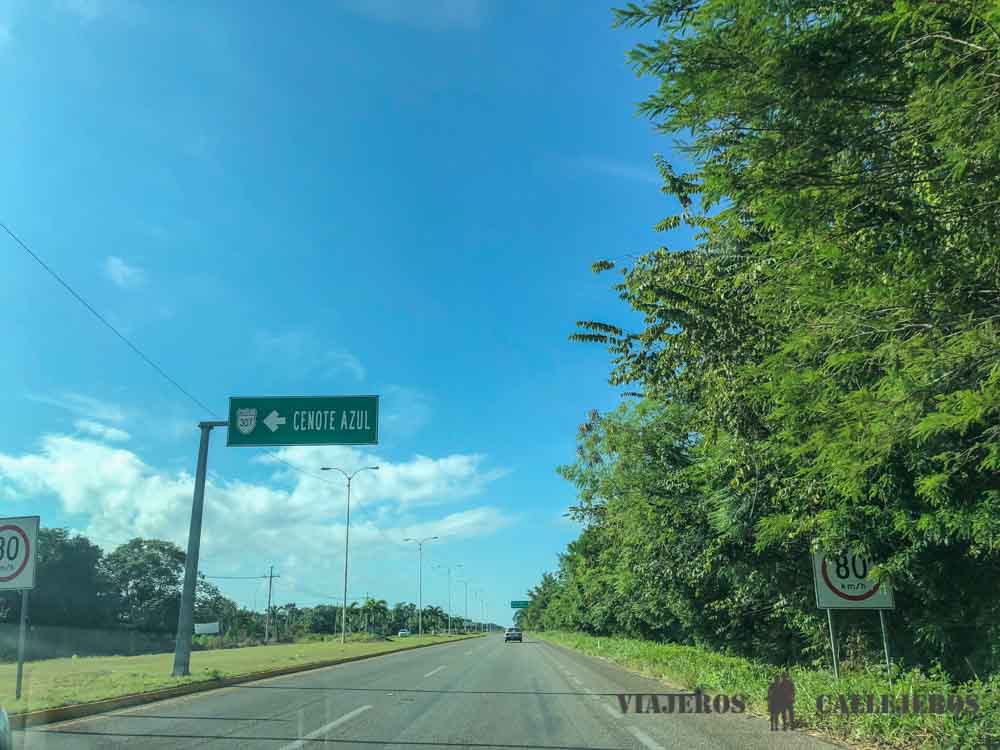 Carretera al Cenote Azul de la Laguna de Bacalar