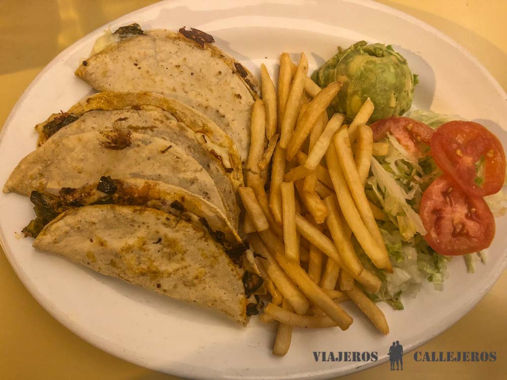 Cena en el restaurante Acrópolis