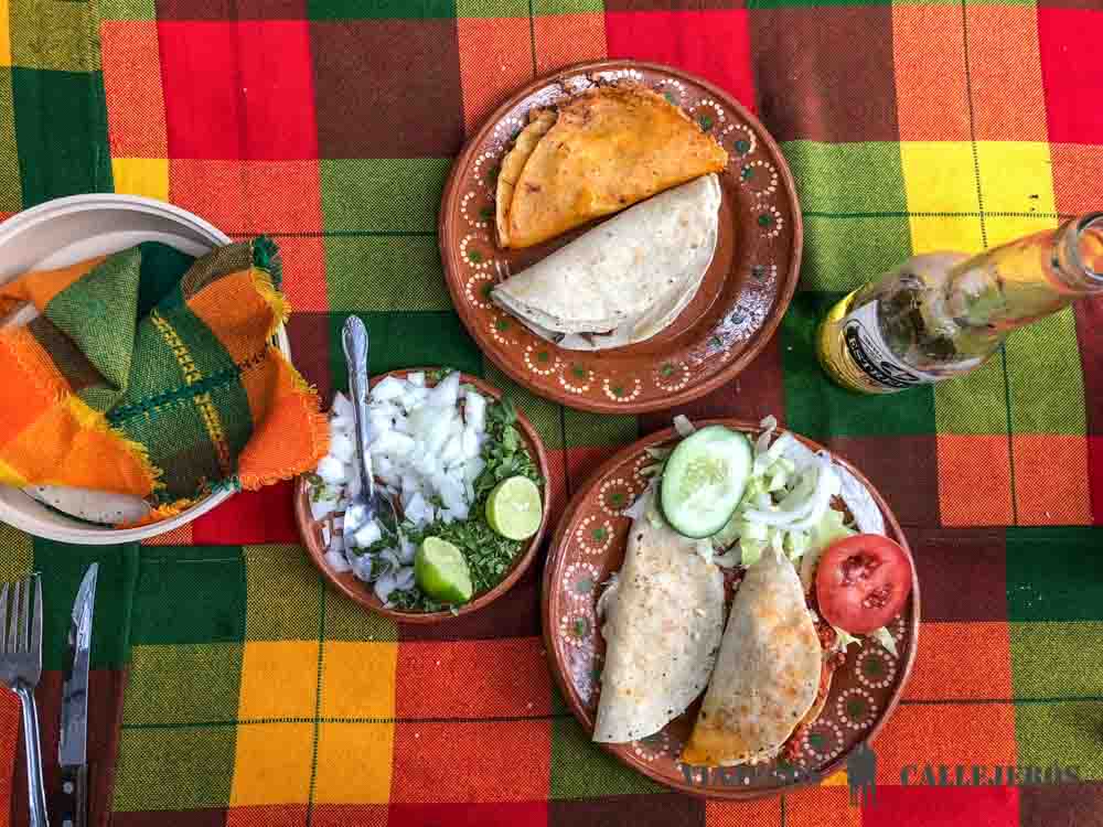 Comiendo en Tonalá