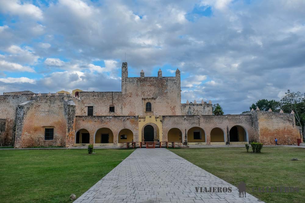 Templo de San Bernardino y Convento de Sisal