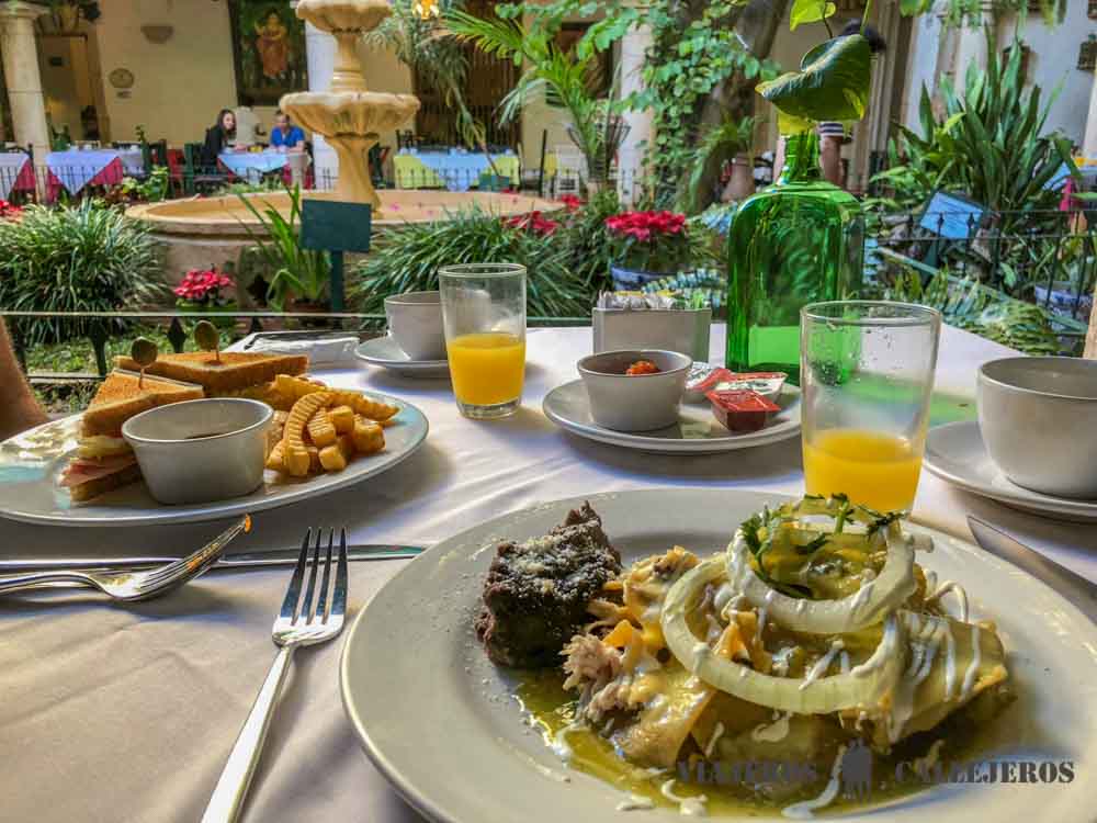 Desayuno en el Hotel Mesón del Marqués
