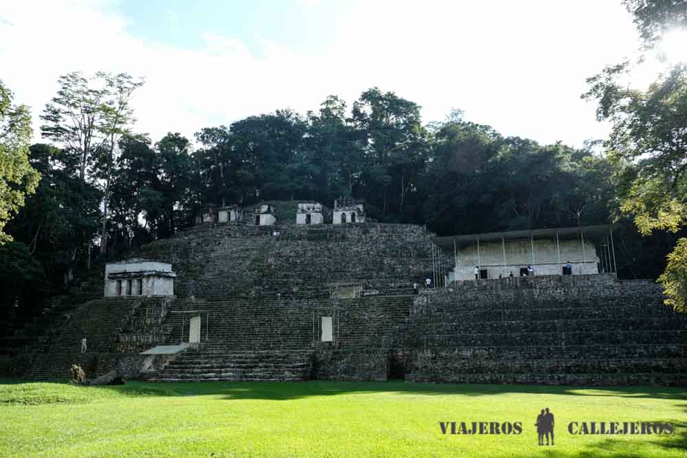 Bonampak. A la derecha el Templo de las Pinturas