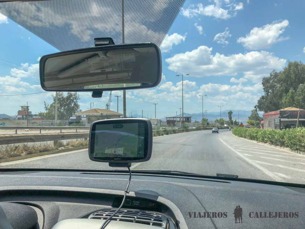 Alquiler de coche en Atenas (Grecia), camino al Canal de Corinto