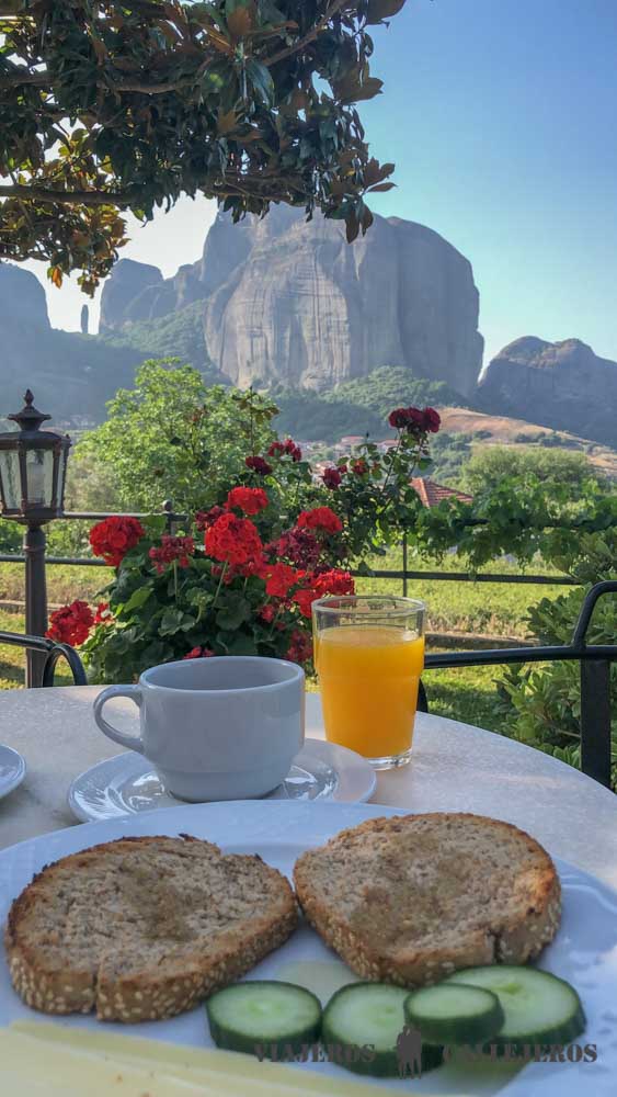 Desayuno en el Hotel Doupiani House