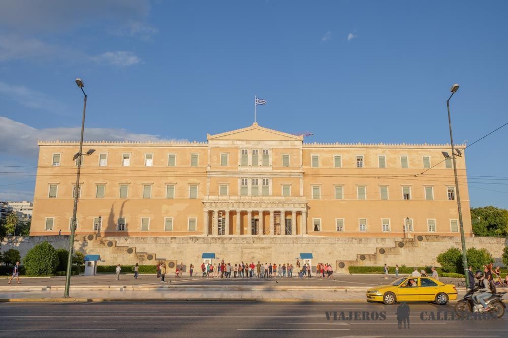 Plaza Syntagma, la zona más céntrica donde alojarse en Atenas