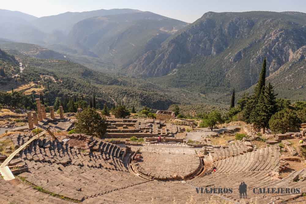 Vistas del Teatro de Delfos y alrededores