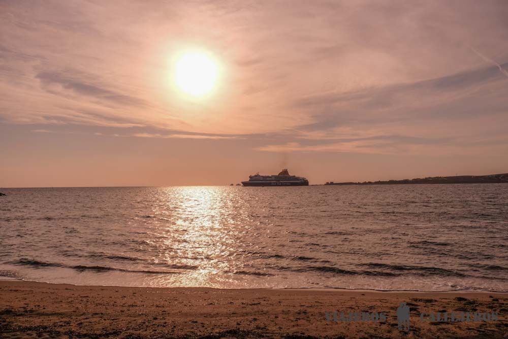 Atardecer en la playa de Parikia