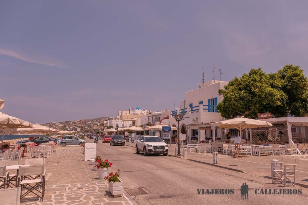 Paseo del puerto de Parikia