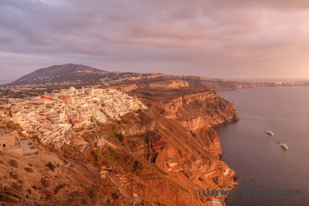 Atardecer sobre Fira