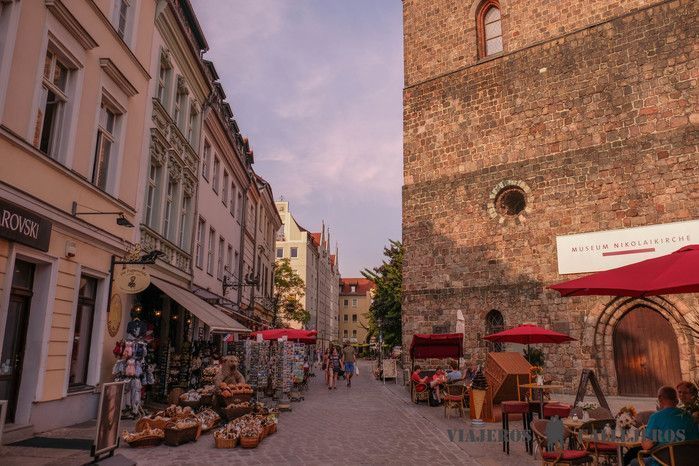 Pasear por el barrio de Nikolaiviertel en el Berlín en 3 días