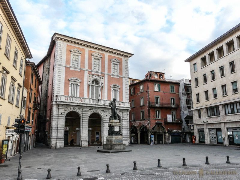 Piazza Garibaldi, uno de los lugares que ver en Pisa