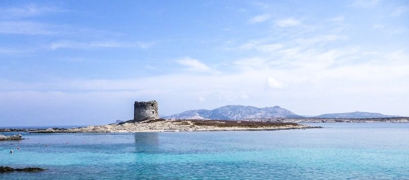 Playa de la Pelosa, uno de los lugares que ver en Cerdeña